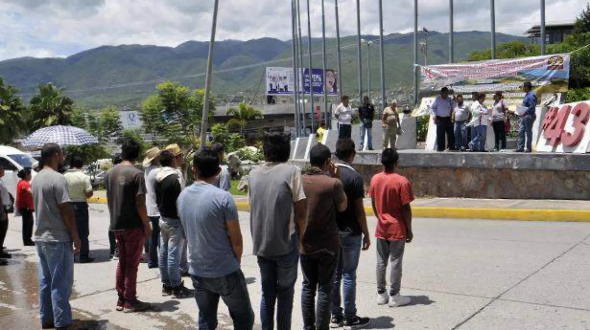 Chilpancingo-con marcha recuerdan a los 43 2